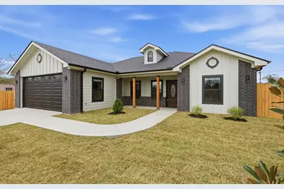 413 E Hamilton Avenue, Rockdale, TX 76567 - Photo 2