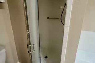 728 W San Antonio St, Lockhart, TX 78644 - Photo 10