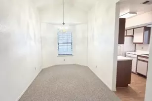 728 W San Antonio St, Lockhart, TX 78644 - Photo 2