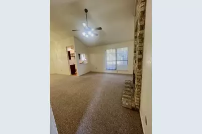 728 W San Antonio Street #728 A, Lockhart, TX 78644 - Photo 2