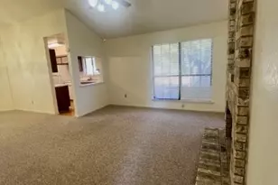 728 W San Antonio St, Lockhart, TX 78644 - Photo 2
