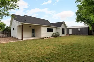 402 E Ash Dr, Johnson City, TX 78636 - Photo 6