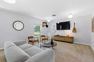 1215 W Live Oak St, Lockhart, TX 78644 - Photo 6