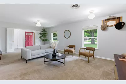 1215 W Live Oak Street, Lockhart, TX 78644 - Photo 4