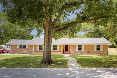 1215 W Live Oak Street, Lockhart, TX 78644 - Photo 1