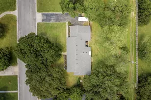 1215 W Live Oak St, Lockhart, TX 78644 - Photo 40