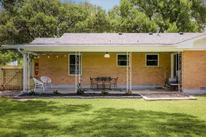 1215 W Live Oak Street, Lockhart, TX 78644 - Photo 36