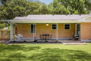 1215 W Live Oak St, Lockhart, TX 78644 - Photo 36
