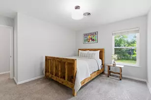 1215 W Live Oak St, Lockhart, TX 78644 - Photo 30