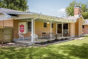 1215 W Live Oak St, Lockhart, TX 78644 - Photo 34