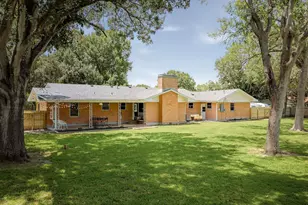 1215 W Live Oak St, Lockhart, TX 78644 - Photo 38