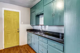 1136 Garland Ave, Austin, TX 78721 - Photo 2