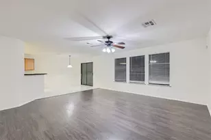 5521 SE Victory Gallop Dr, Del Valle, TX 78617 - Photo 2