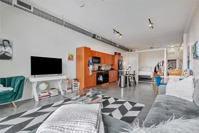 2124 E 6th Street #305, Austin, TX 78702 - Photo 8