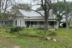 211 205 206 E Thigpen St, Carmine, TX 78932 - Photo 6