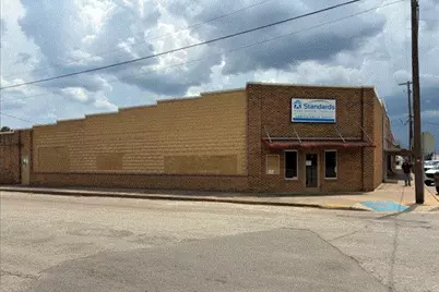 111 W 2nd Street, Cameron, TX 76520 - Photo 1