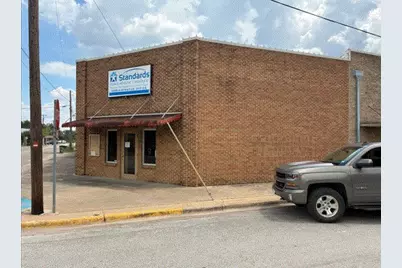 111 W 2nd Street, Cameron, TX 76520 - Photo 2