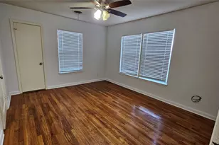 420 Stonewall St, Kerrville, TX 78028 - Photo 18