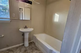 420 Stonewall St, Kerrville, TX 78028 - Photo 24