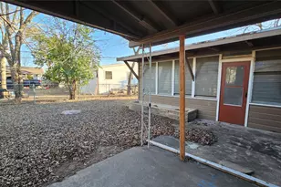 420 Stonewall St, Kerrville, TX 78028 - Photo 14