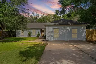 1406 N Georgetown St, Round Rock, TX 78664 - Photo 1