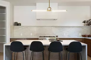 2305 E 21st St, Austin, TX 78722 - Photo 2