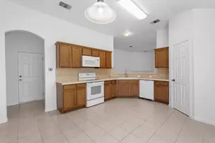 114 Gainer Dr, Hutto, TX 78634 - Photo 6