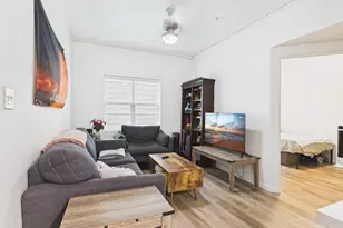 911 W 22nd St, Austin, TX 78705 - Photo 4