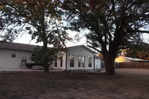 913 Seventh St, Lexington, TX 78947 - Photo 32