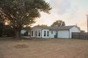 913 Seventh St, Lexington, TX 78947 - Photo 1