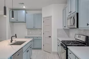 202 Washington St, Elgin, TX 78621 - Photo 8