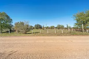 230 County Rd 422, Bartlett, TX 76511 - Photo 4