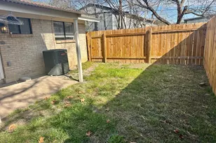 836 N Meadows Dr, Austin, TX 78758 - Photo 14