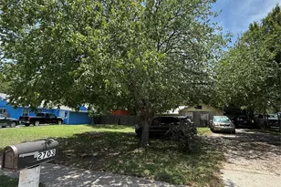 2703 Wheless Ln, Austin, TX 78723 - Photo 2