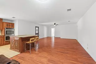 206 Oscar St, Taylor, TX 76574 - Photo 4