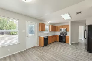 113 Matthew Dr, Hutto, TX 78634 - Photo 10