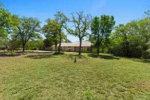 242 W Oak Loop, Cedar Creek, TX 78612 - Photo 2