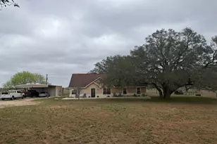 100 County Rd 423, Stockdale, TX 78160 - Photo 2