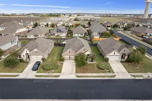 804 Farmhouse Dr, Hutto, TX 78634 - Photo 4