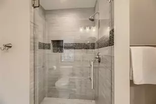 904 E 2nd St, Austin, TX 78702 - Photo 24