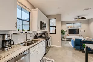 904 E 2nd St, Austin, TX 78702 - Photo 16