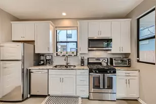 904 E 2nd St, Austin, TX 78702 - Photo 14