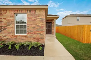 301 Crescent Park Dr, Jarrell, TX 76537 - Photo 2