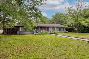 1233 Orange St, Lockhart, TX 78644 - Photo 4