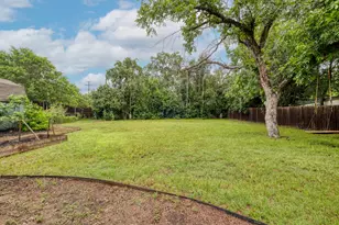 1233 Orange St, Lockhart, TX 78644 - Photo 28