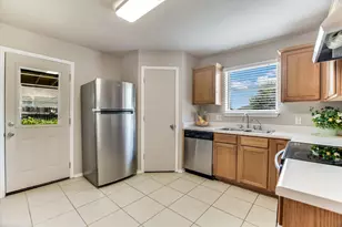 2800 Tyler Ln, Taylor, TX 76574 - Photo 10