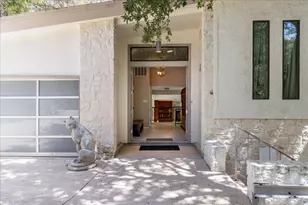 207 Rogers Ridge St, San Marcos, TX 78666 - Photo 2