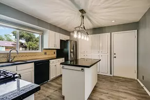 11711 Three Oaks Trail, Austin, TX 78759 - Photo 8