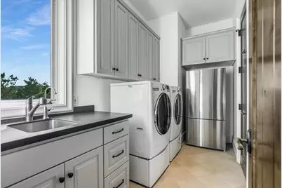 624 Logans Ln Lane, Austin, TX 78746 - Photo 20