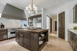 624 Logans Ln Ln, Austin, TX 78746 - Photo 4